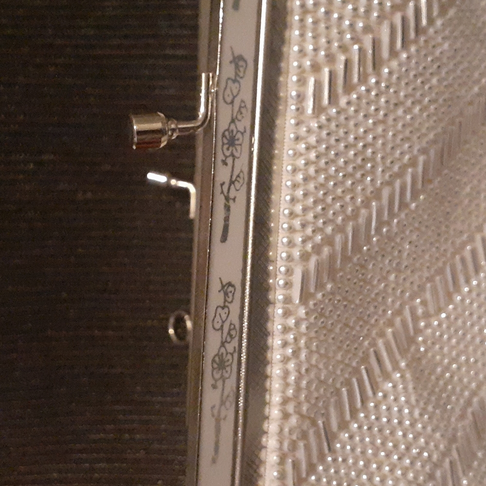 Silver Sequined Clutch - Picture 2 of 5